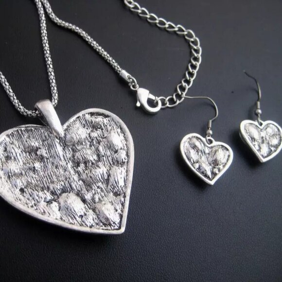 Fashion Jewelry Heart Pendant Necklace & Earrings rhinestones - Picture 2 of 3